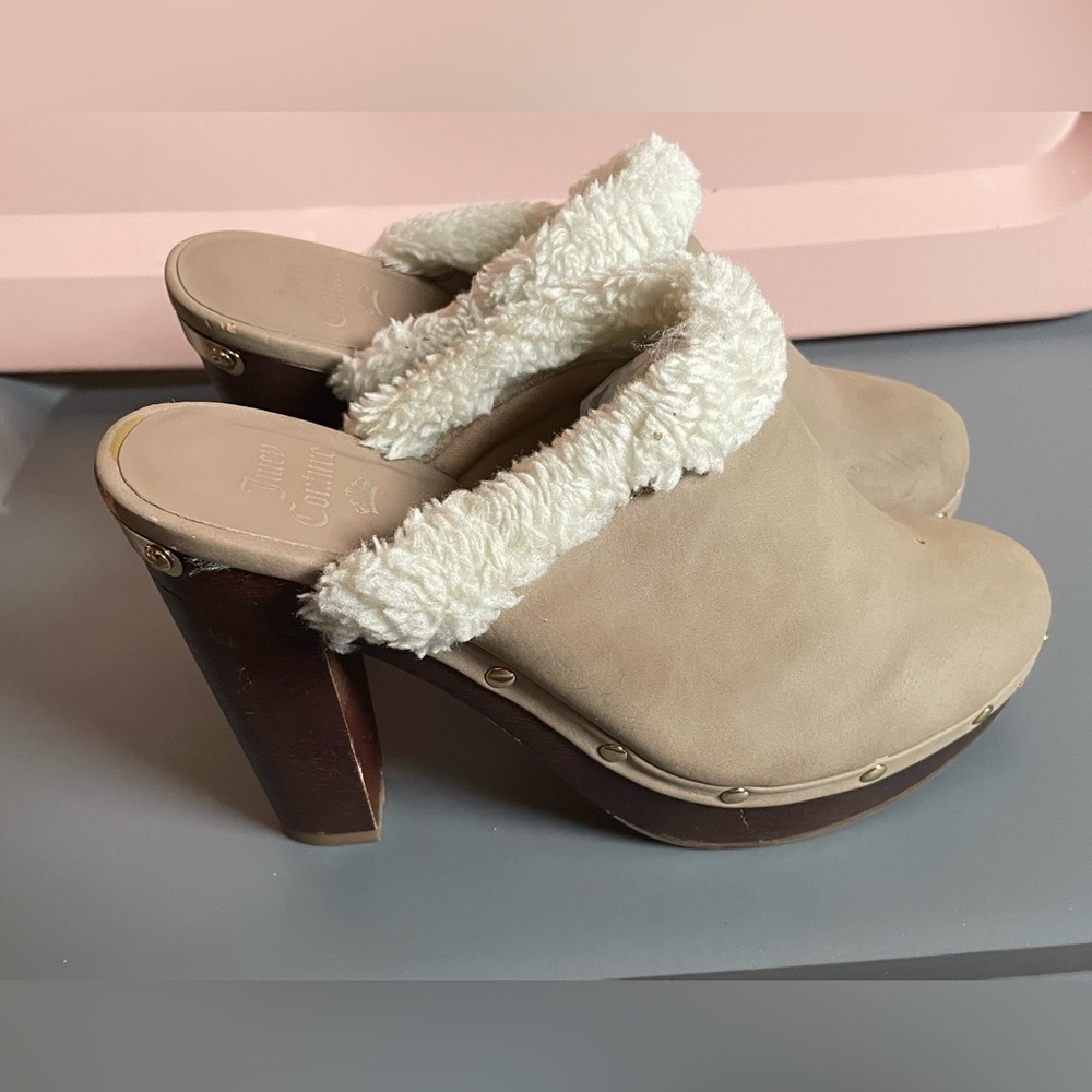 Juicy Couture Anita Fur Lined Wooden Platform Chunky Heel 4.5”Clogs. Womens 9